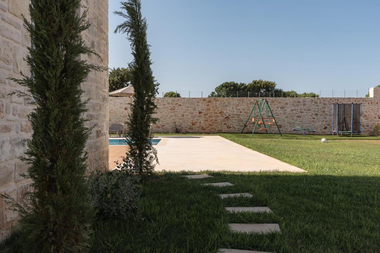 Evaero Villas I, Ii, Iii, IV - An Ever-So Inviting Escape, By Thinkvilla Σφάκα Εξωτερικό φωτογραφία